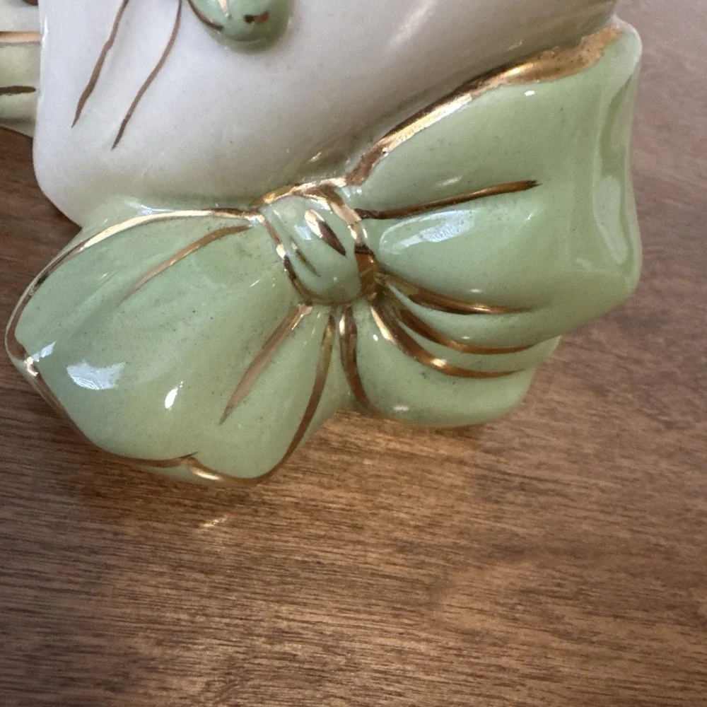 MCM Heart Shaped Planter USA Pottery 1950 Green And Gold‎ Bow